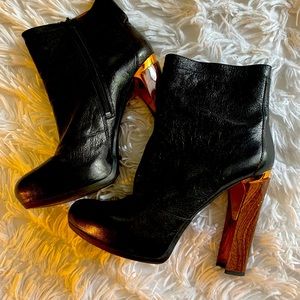 Black Heeled Ankle Boot!!